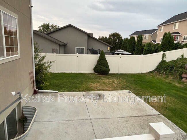 Building Photo - 5757 Coral Pine Ct S