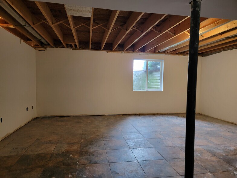 Building Photo - 27 Beech Ct