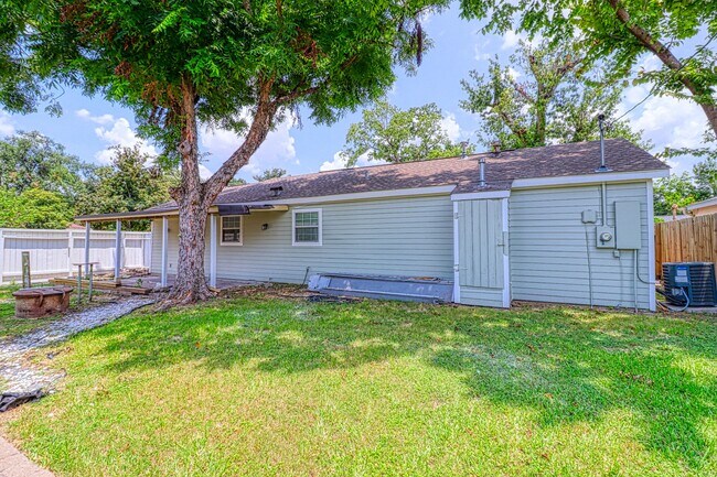 Primary Photo - 7557 Meadowview Dr
