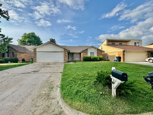 Building Photo - 3 Bed 2 bath!