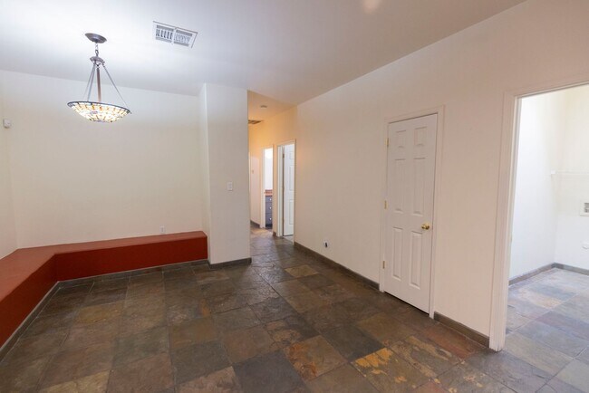 Building Photo - 1635 Spruce Ave