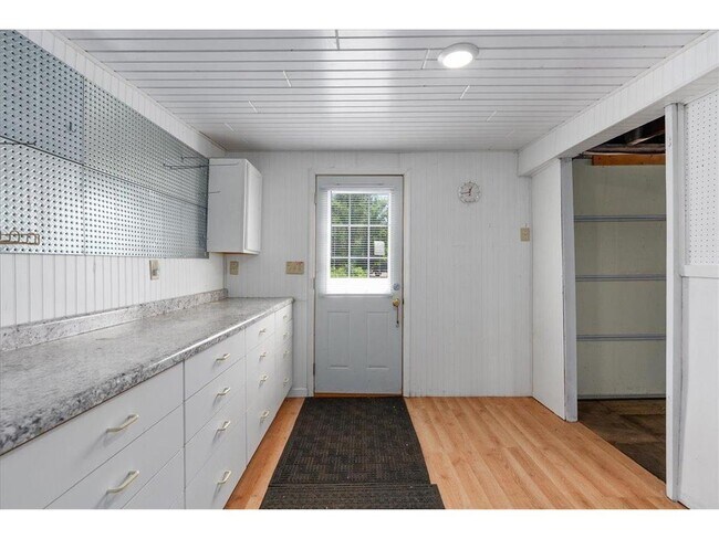 Building Photo - 773 US-63