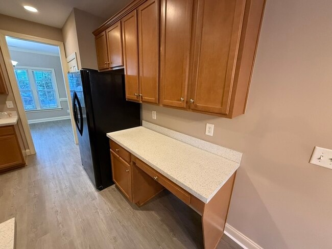 Building Photo - HUGE 5 Bedroom 3 Stroy Home with Fenced in...