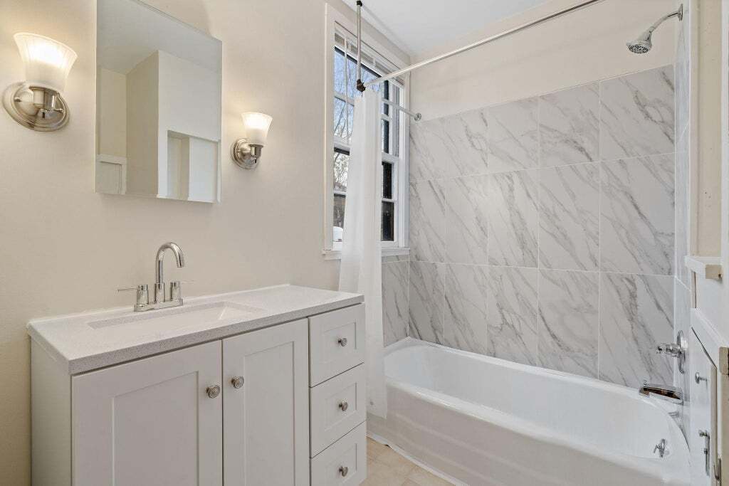 Building Photo - 2744 Fremont Ave S