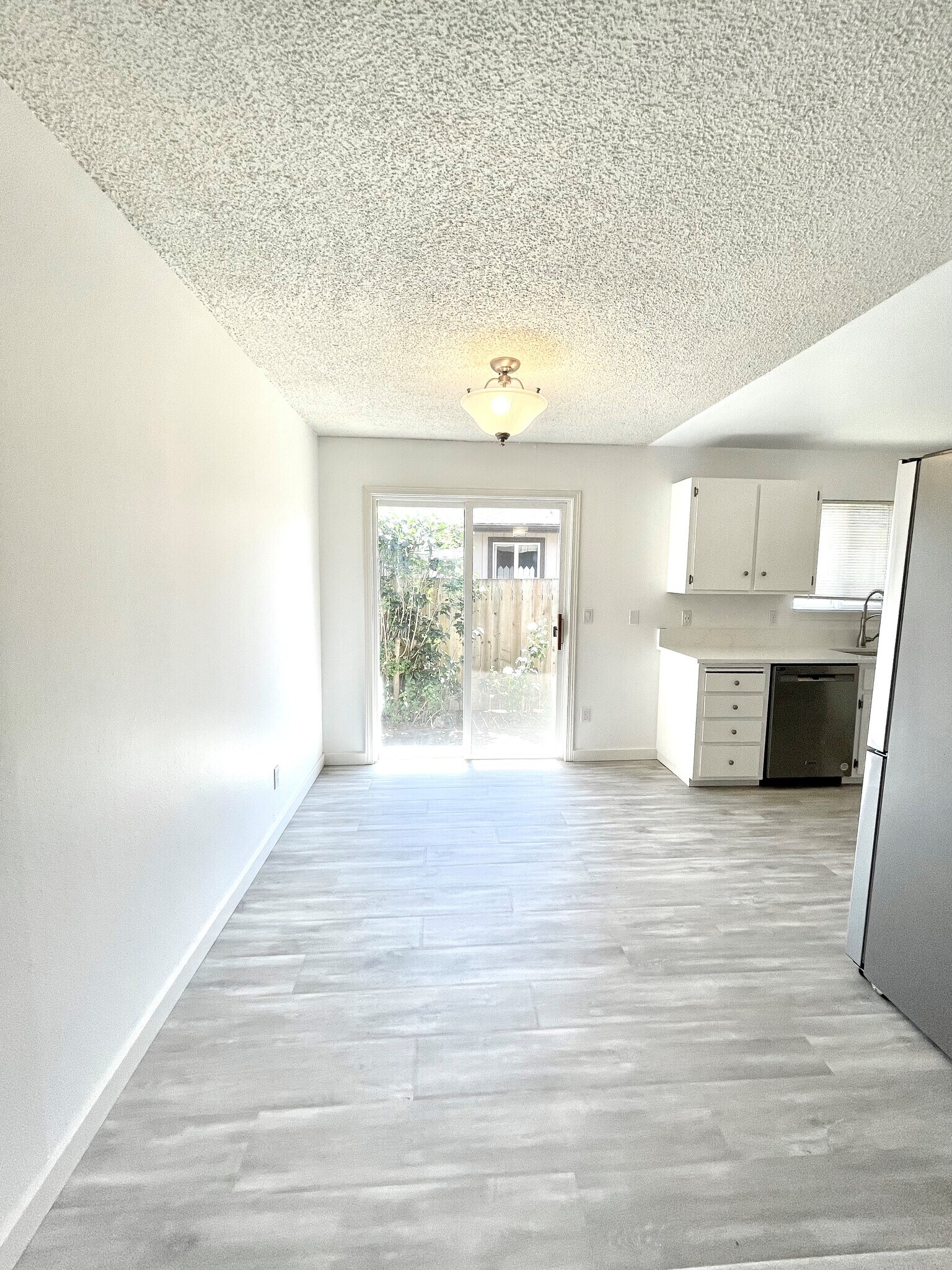 Building Photo - 2142 Rhodora St