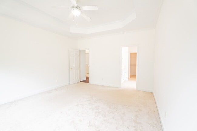 Building Photo - 256 Southbank Dr