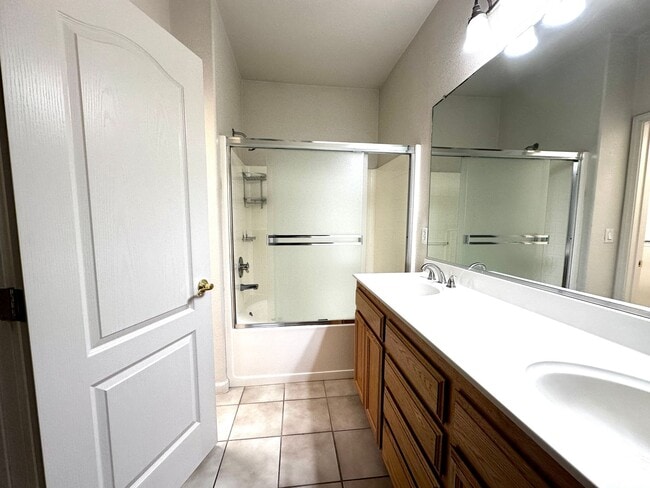 Building Photo - 3 Bedroom House Coming Available