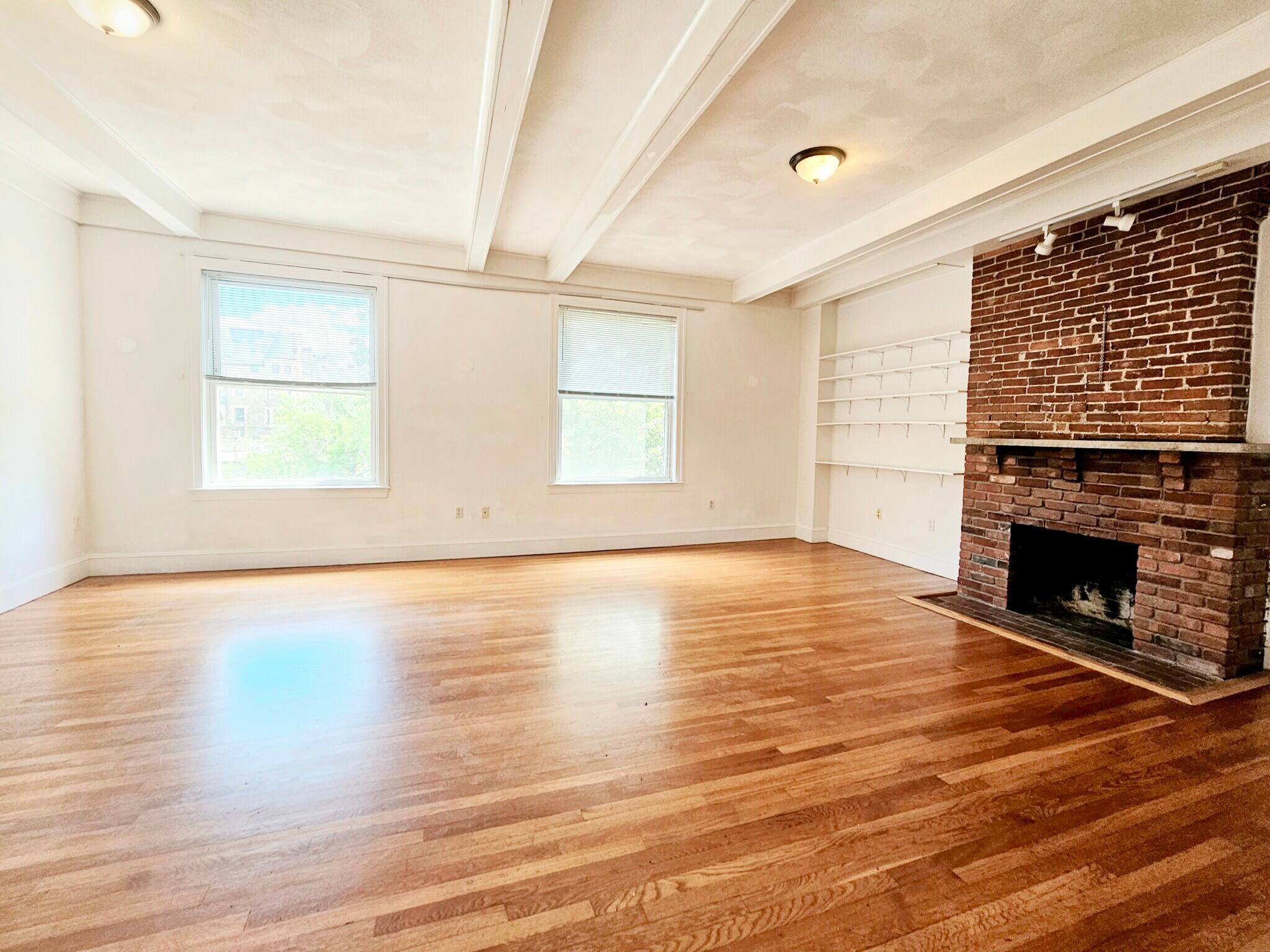 Building Photo - 1712 Beacon St