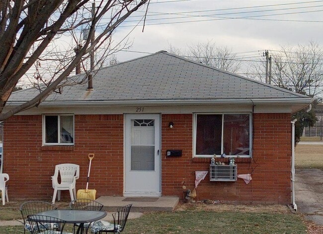 Building Photo - 251 Graham St