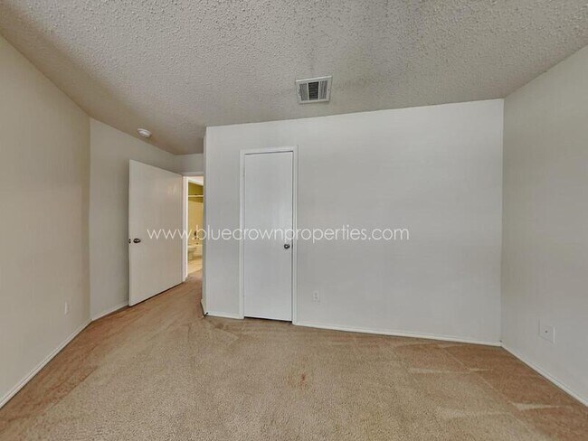 Building Photo - 9612 George Washington Dr