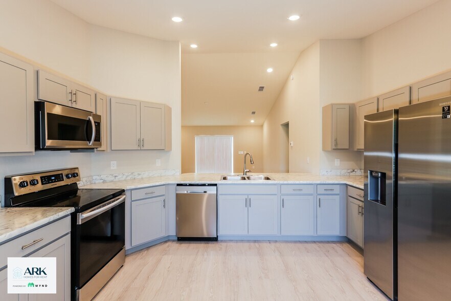 Building Photo - 992 First Dr