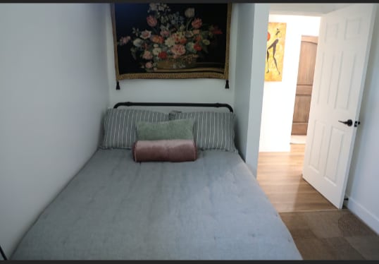 Building Photo - 3751 Hillcrest Dr