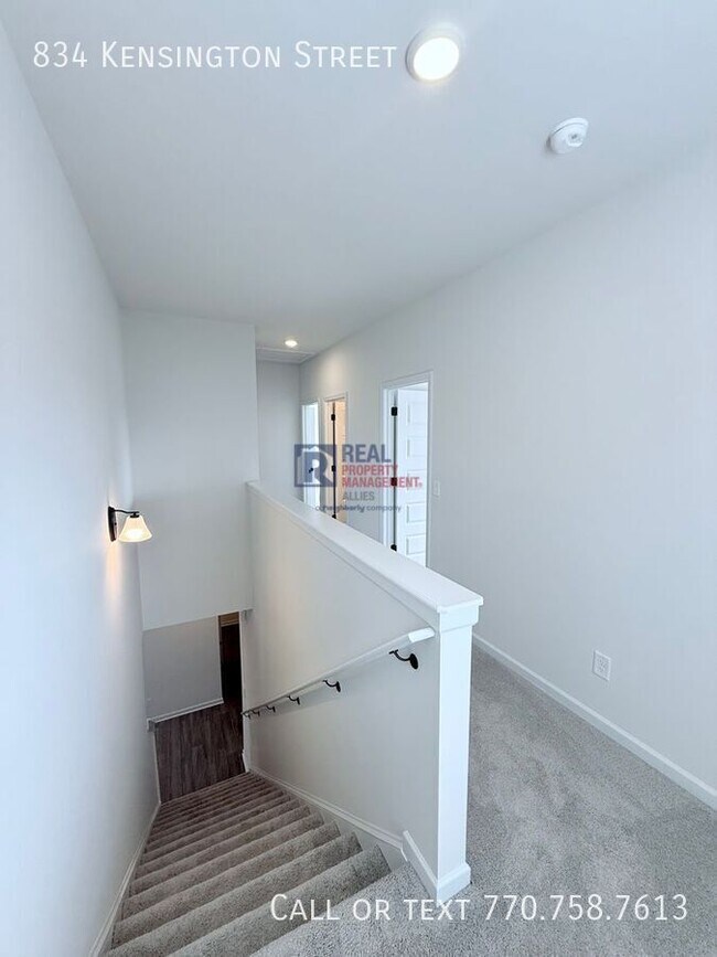 Building Photo - 834 Kensington St