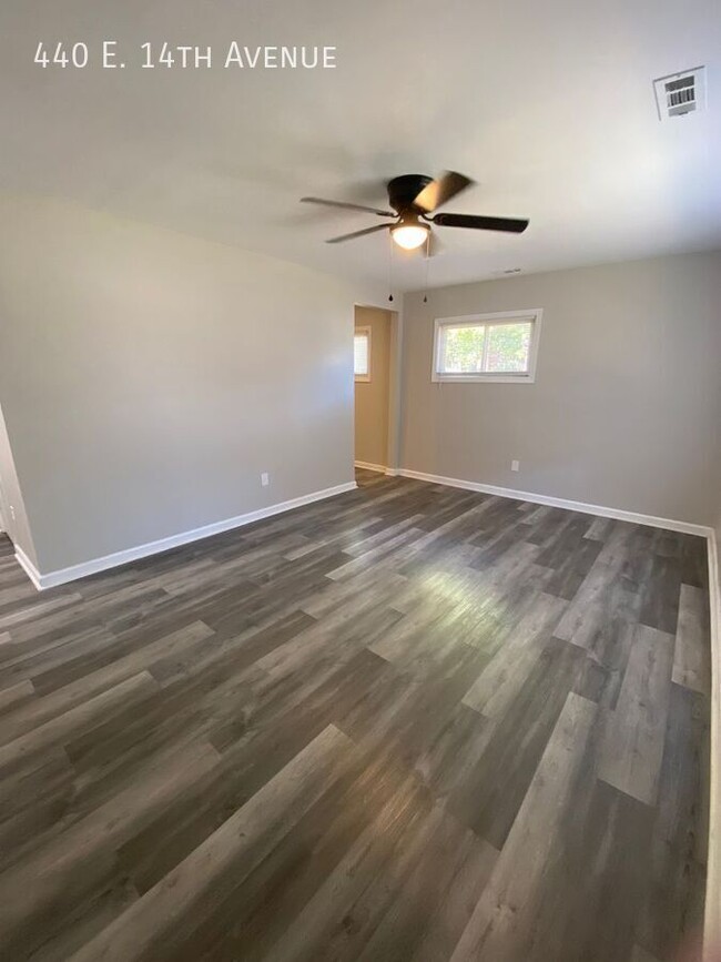 Building Photo - Newly Updated 2 Bedroom Available NOW!