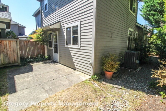 Building Photo - 15720 NE 95th Way