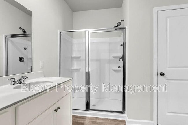 Building Photo - 205 Maple Hl Dr