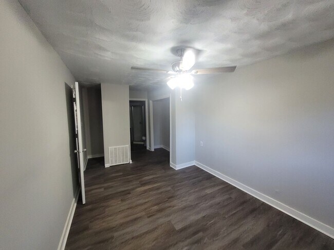 Building Photo - 2400 Bell St