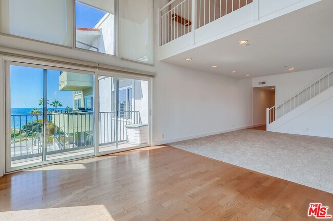 Building Photo - 230 S Catalina Ave