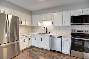 Building Photo - 354 Chadwick Pl