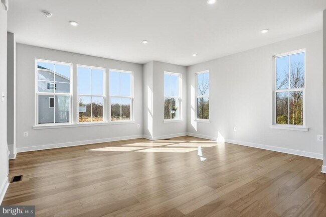 Building Photo - 9399 Edenderry Dr