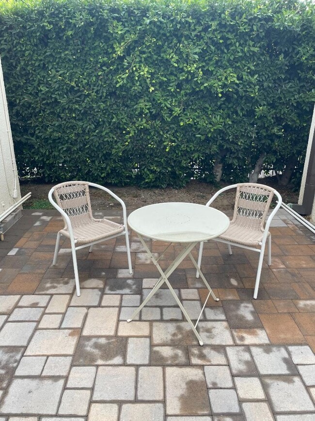 Building Photo - 5550 Sierra Vista Ave