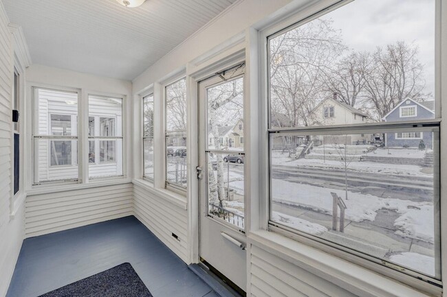 Building Photo - 595 Hawthorne Ave E