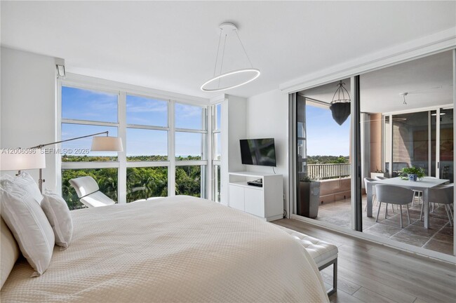 Building Photo - 747 Crandon Blvd