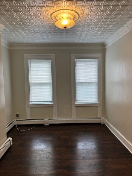 Building Photo - 708 6th St