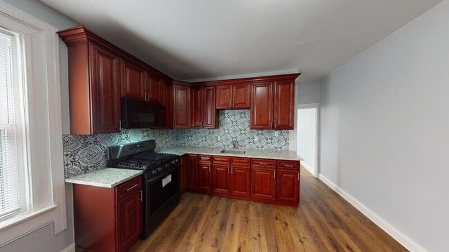 Building Photo - 706 E 43rd St