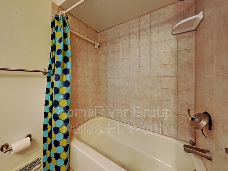Building Photo - 1216 Glen Cove Dr