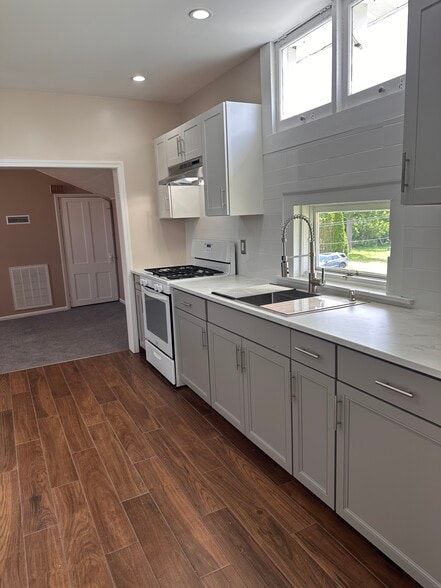 Kitchen - 40 Coy St