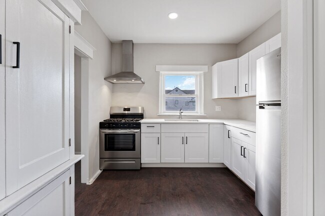 Building Photo - 104 N Killingsworth St