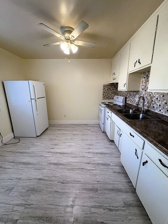 Building Photo - 8225-8227 Dowling St.