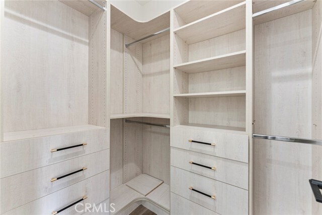 Building Photo - 18 Bent Oak
