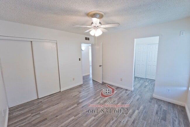 Building Photo - SW-Bakersfield 3 bedrooms 1 baths