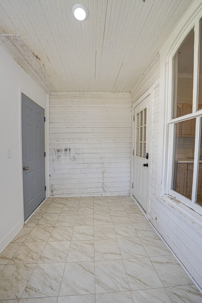 Building Photo - 373 Cedar St