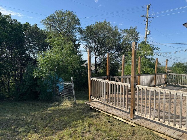 Building Photo - Spacious and recently remodeled 3 bedroom, 2 bathroom home located in a quiet neighborhood in Cop...