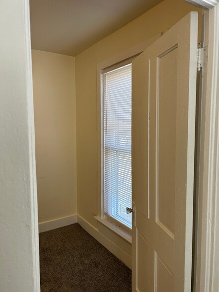 Building Photo - 815 11th St