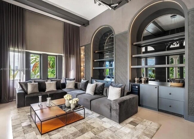 Building Photo - 432 S Hibiscus Dr