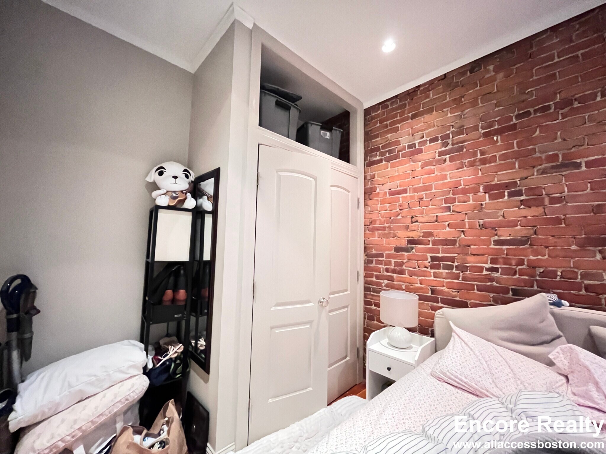 Building Photo - 17 Garrison St