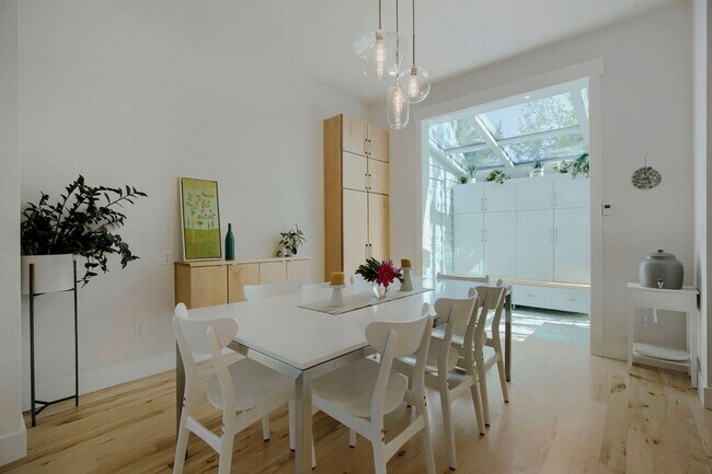 Building Photo - Gorgeous 4 Bedroom Home in NW Indian Peaks Neighborhood. Hardwood floors, Wine Closet and More