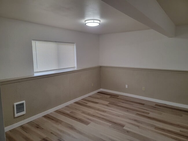 Building Photo - 4-Bedroom 2 Full Bath Home In The Valley -...