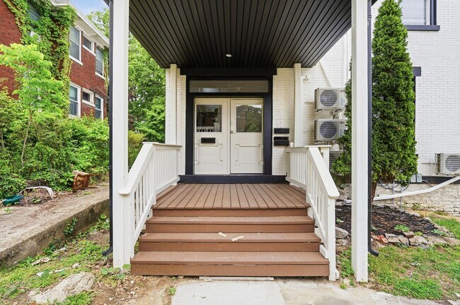 Building Photo - 568 Hale Ave