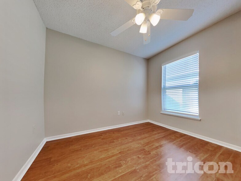 Building Photo - 30602 Birdhouse Dr