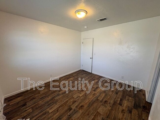 Building Photo - 495 N Perry Ave