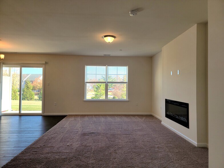 Building Photo - 50 Rollins Ln