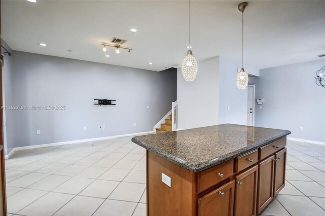 Building Photo - 2938 St Thomas Dr