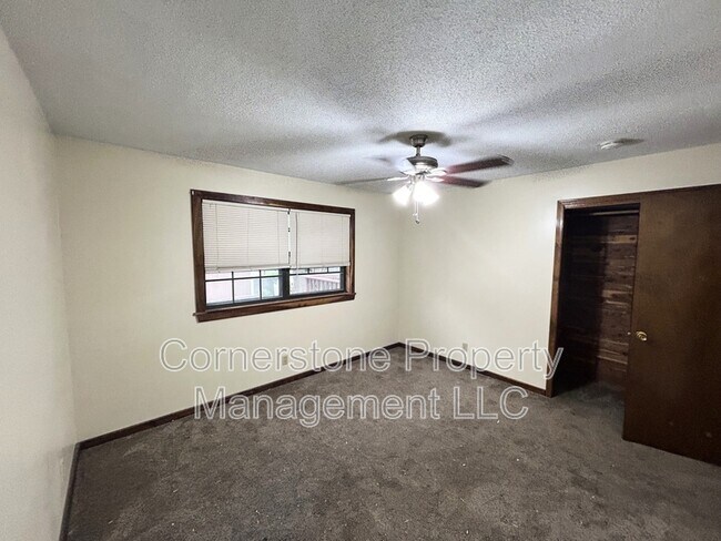 Building Photo - 719 Locust St