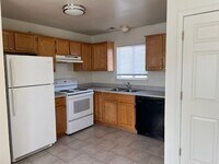 Building Photo - Roseville 8 Unit