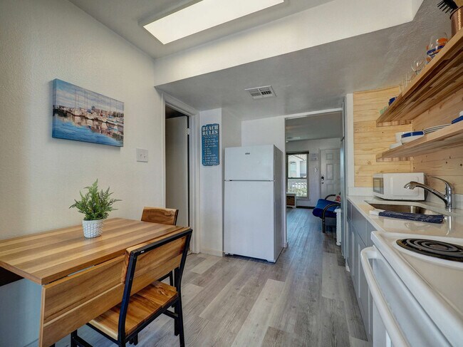 Building Photo - 14814 Leeward Dr